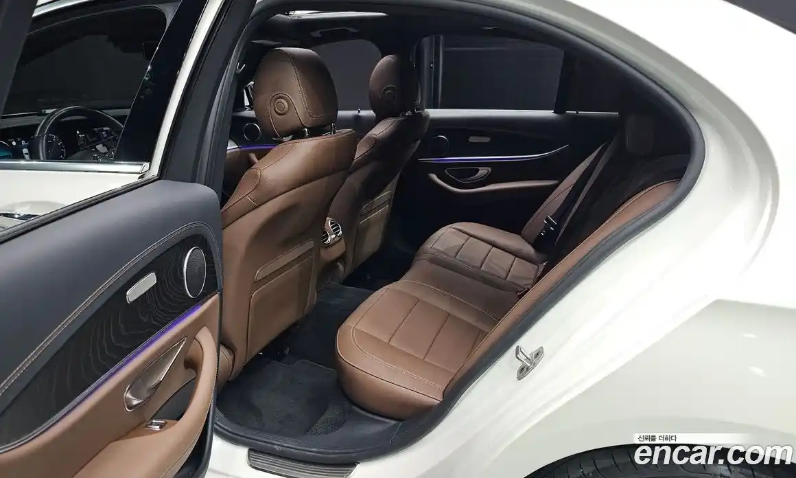 Mercedes-Benz E-Class 2023 2.0 Автомат в Москве № 142086, фото 12