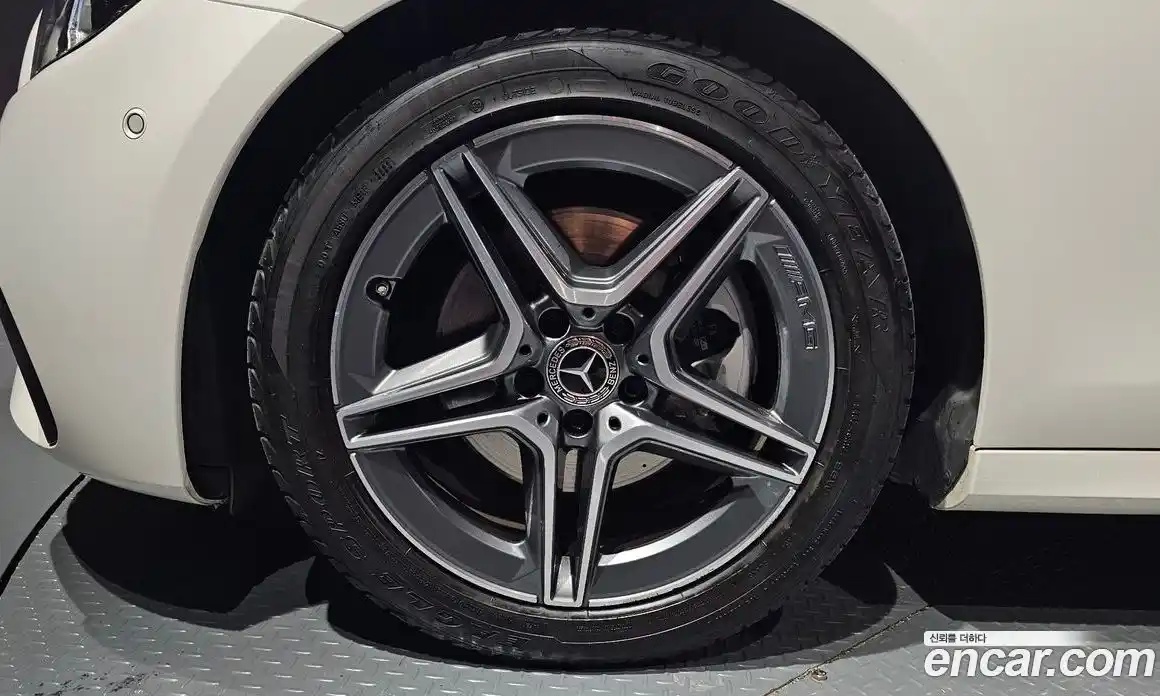 Mercedes-Benz E-Class 2023 2.0 Автомат в Москве № 142086, фото 5