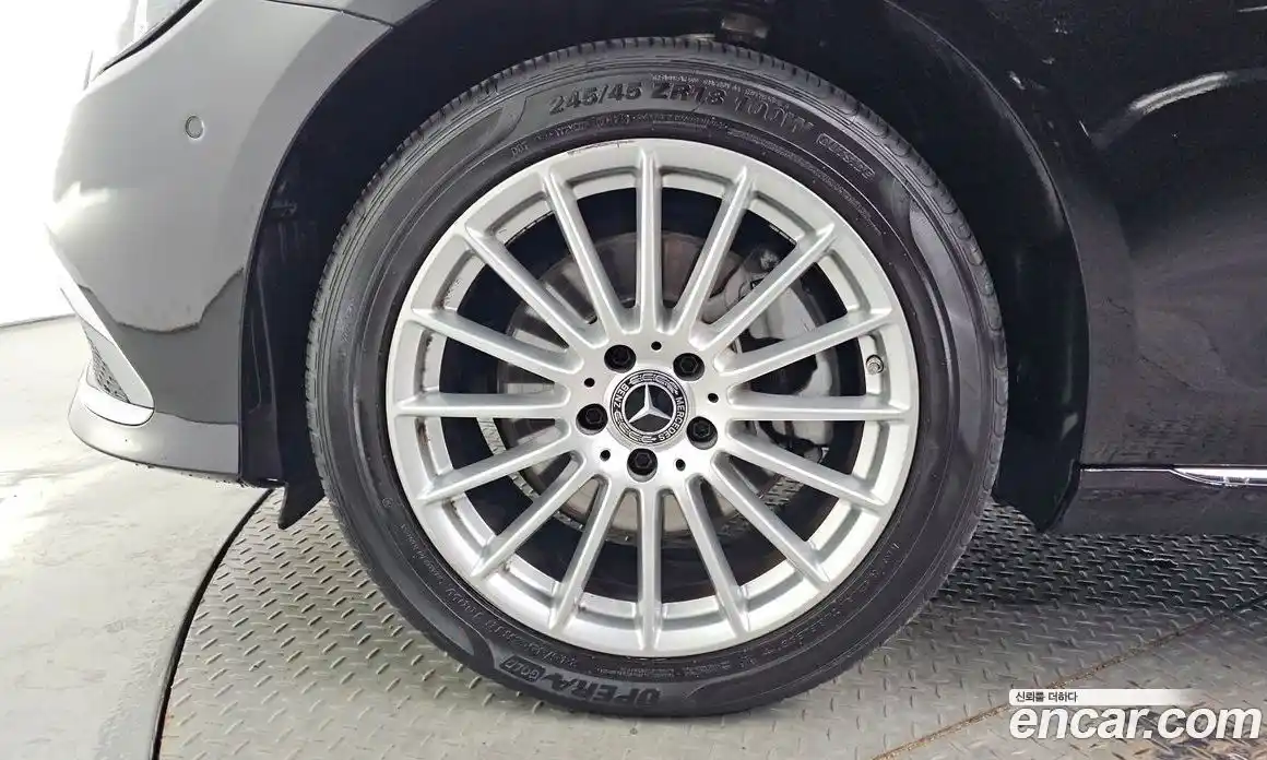 Mercedes-Benz E-Class 2022 1.9 Автомат в Москве № 161262, фото 13