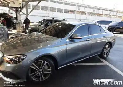 Mercedes-Benz E-Class 2022 2.0 Автомат в Москве № 162120, миниатюра 2