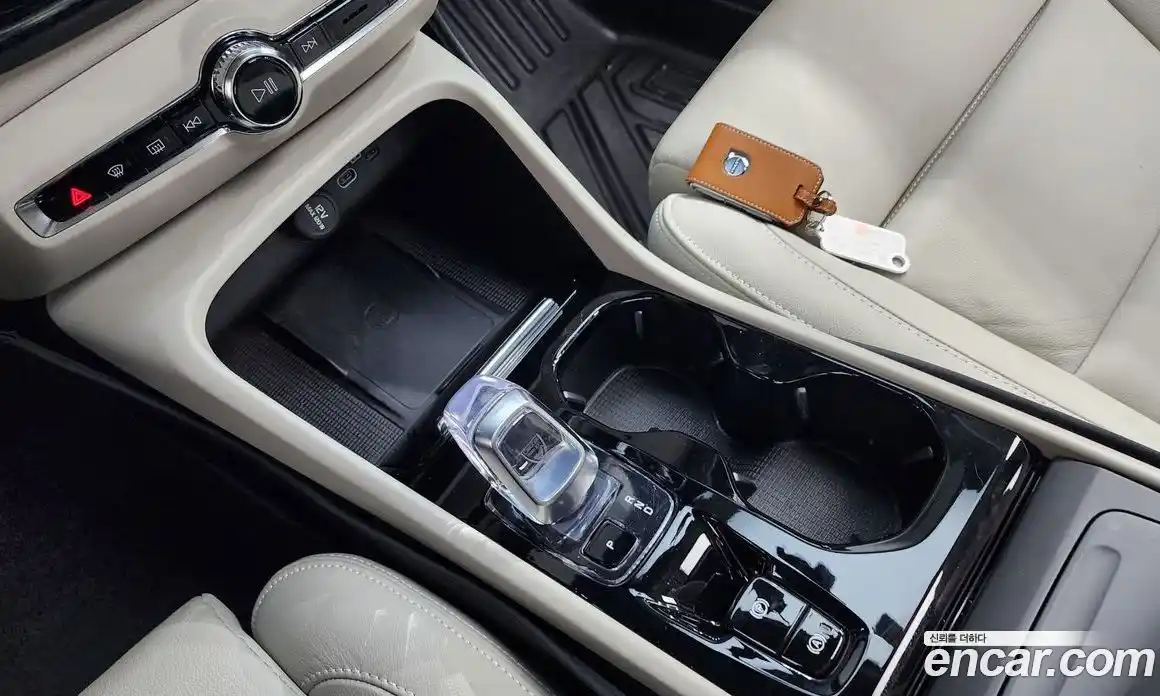 Volvo XC40 2023 2.0 Автомат в Москве № 164186, фото 14