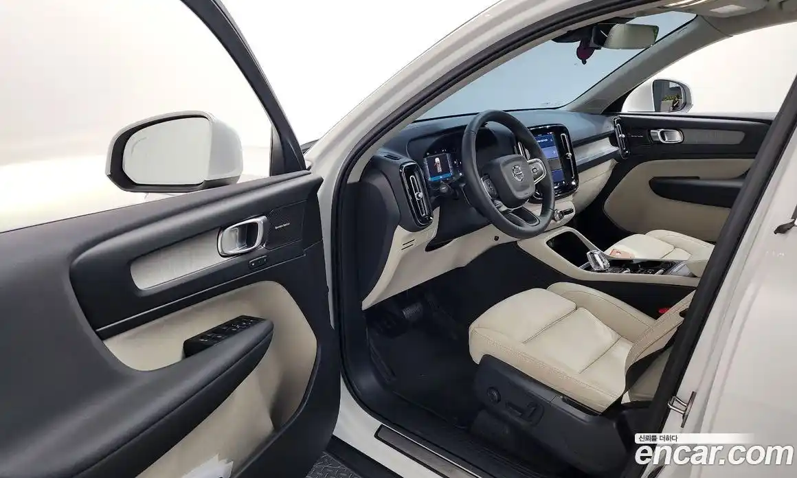 Volvo XC40 2023 2.0 Автомат в Москве № 164186, фото 3