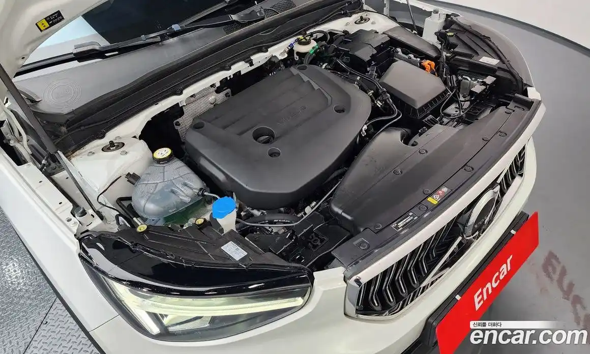 Volvo XC40 2023 2.0 Автомат в Москве № 164186, фото 4