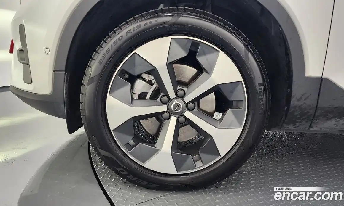 Volvo XC40 2023 2.0 Автомат в Москве № 164186, фото 6