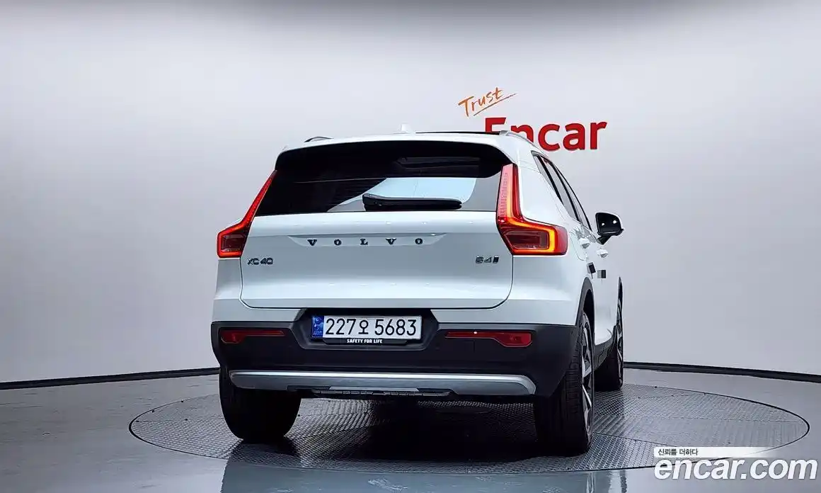 Volvo XC40 2023 2.0 Автомат в Москве № 164186, фото 8