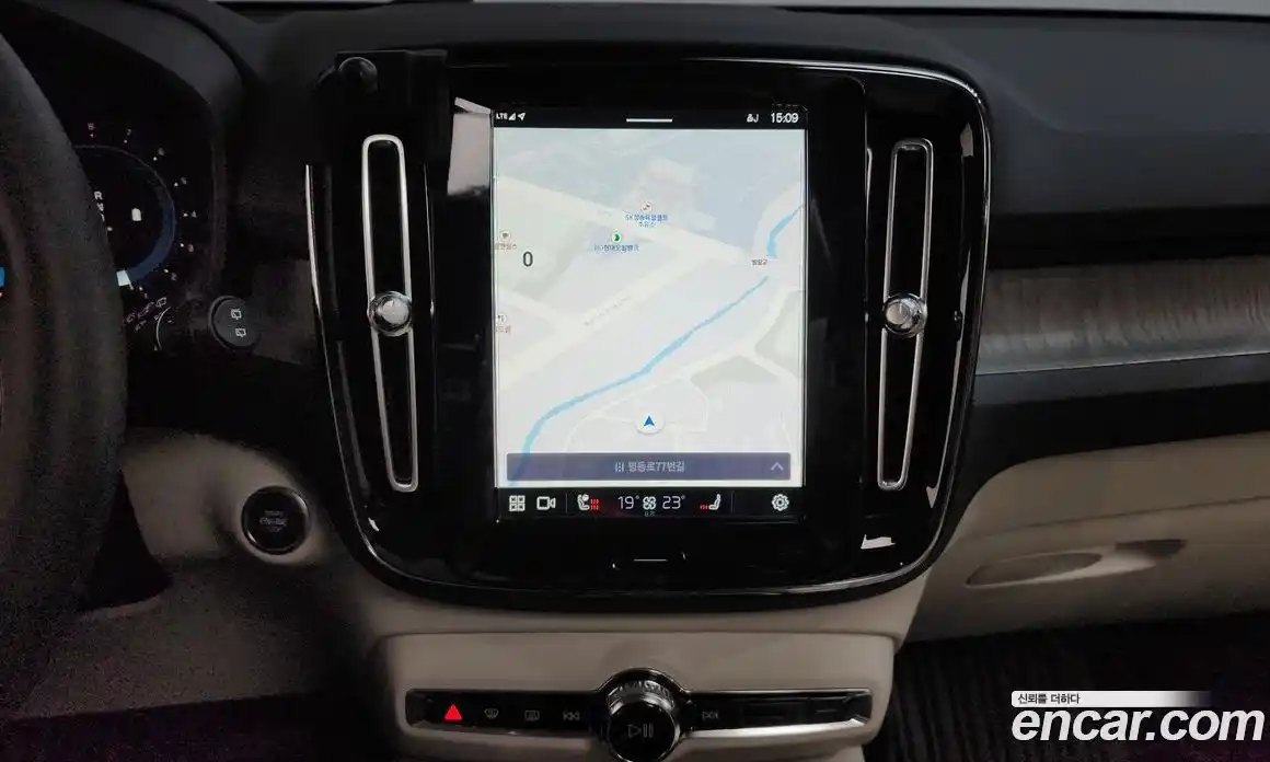 Volvo XC40 2023 2.0 Автомат в Москве № 164186, фото 9