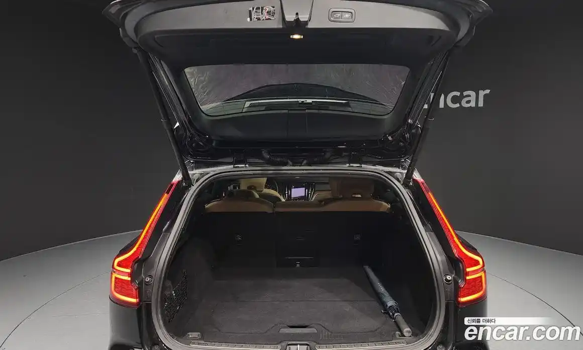 Volvo V60 2021 2.0 Автомат в Москве № 164344, фото 13