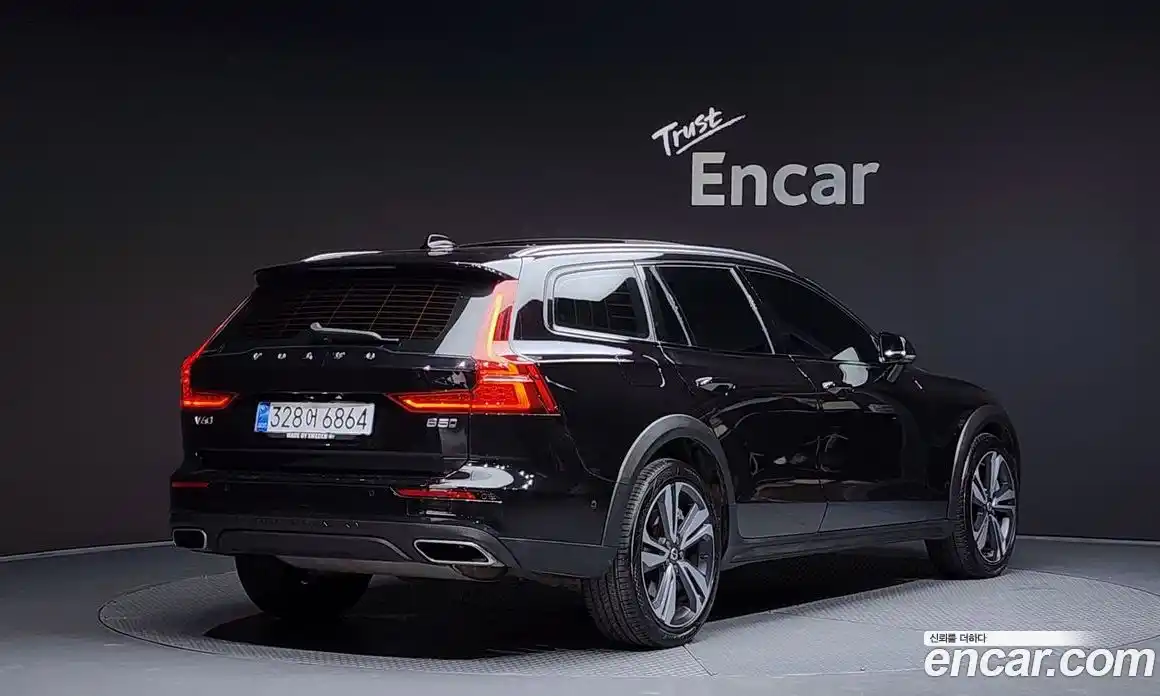 Volvo V60 2021 2.0 Автомат в Москве № 164344, фото 14