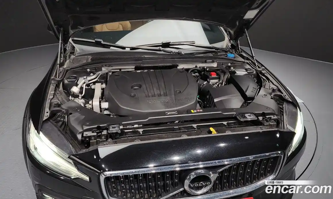 Volvo V60 2021 2.0 Автомат в Москве № 164344, фото 3