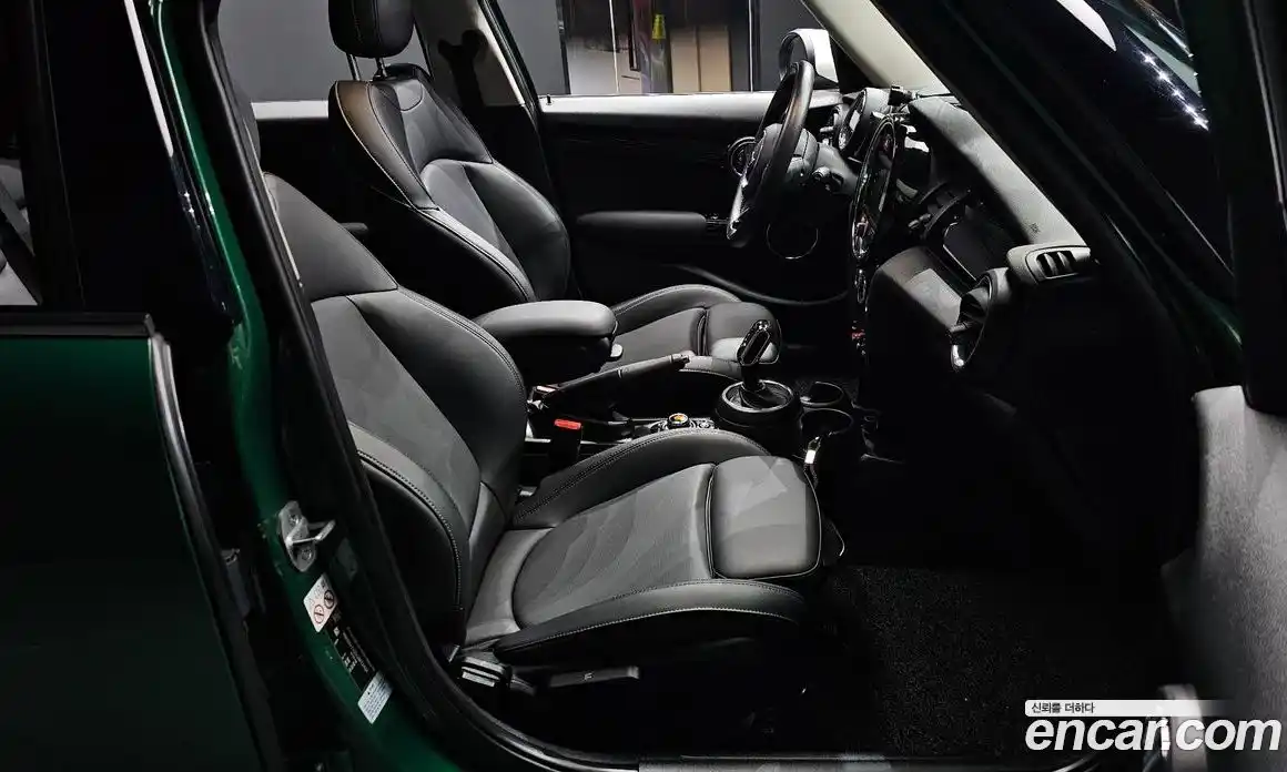 Mini Cooper 2020 1.5 Автомат в Москве № 166936, фото 11