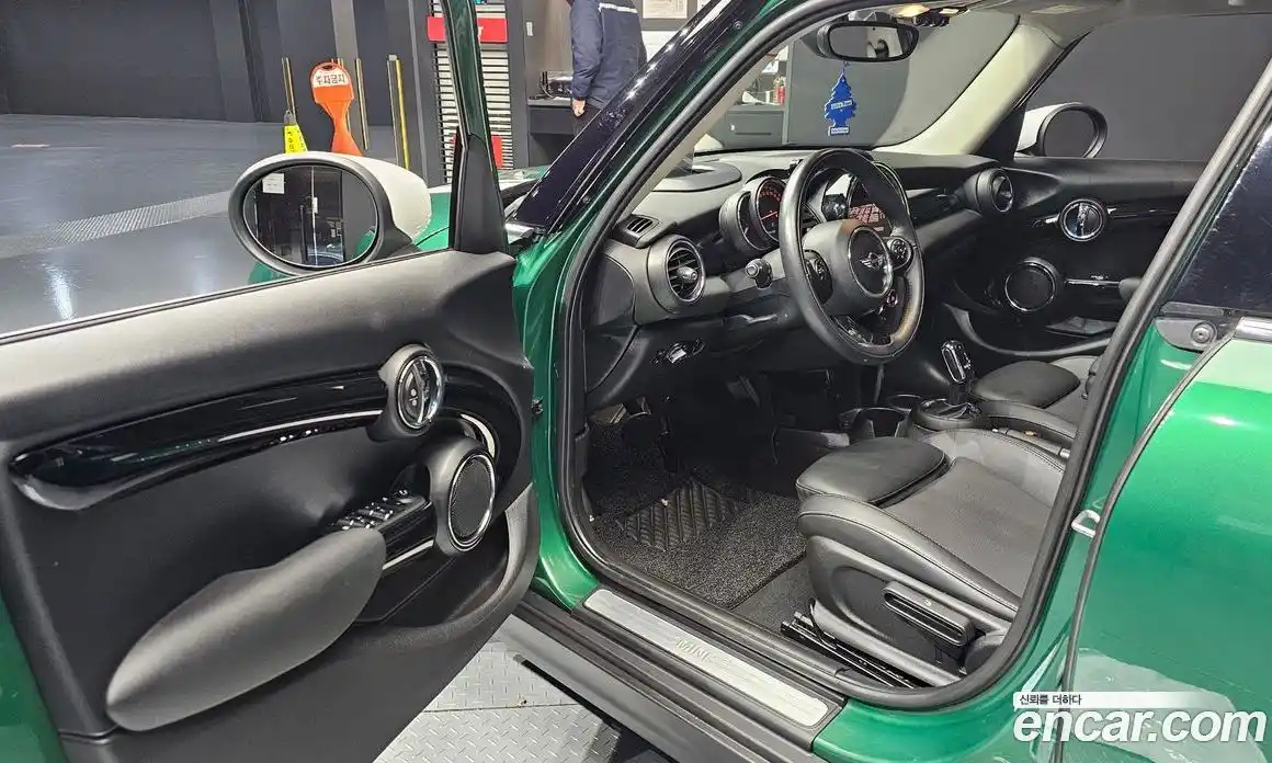 Mini Cooper 2020 1.5 Автомат в Москве № 166936, фото 17