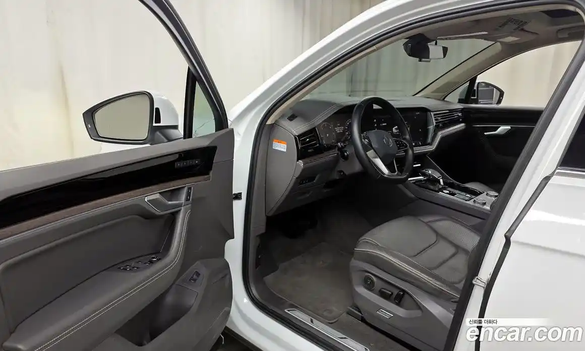 Volkswagen Touareg 2022 3.0 Автомат в Москве № 168846, фото 20