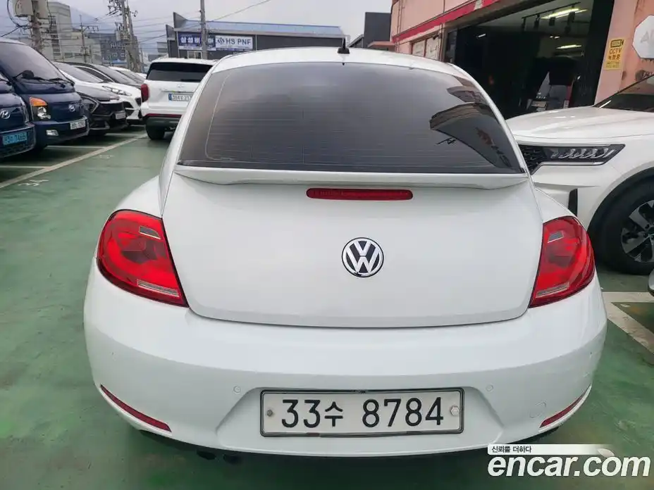 Volkswagen Beatle 2015 2.0 Автомат в Москве № 169283, фото 7
