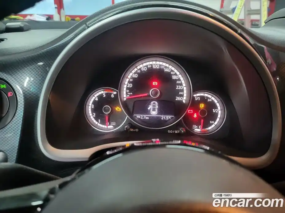 Volkswagen Beatle 2015 2.0 Автомат в Москве № 169283, фото 8