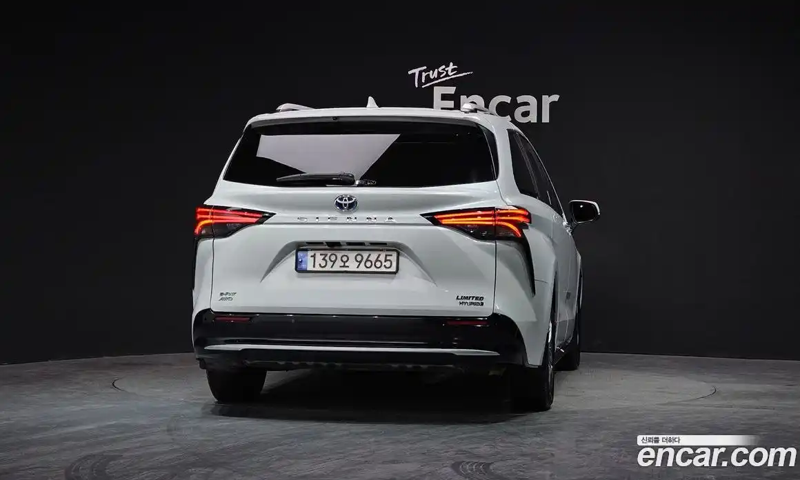 Toyota Sienna 2024 2.5 Автомат в Москве № 170260, фото 12