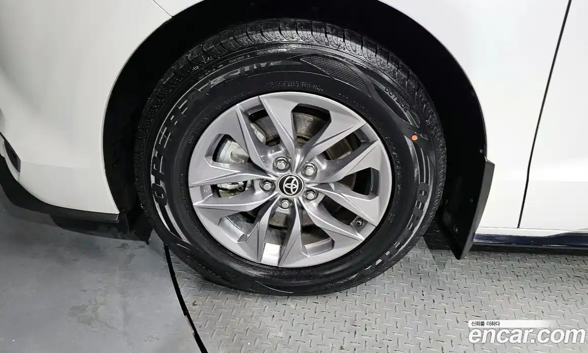 Toyota Sienna 2024 2.5 Автомат в Москве № 170260, фото 15