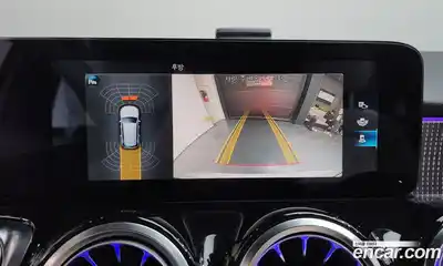 Mercedes-Benz GLB-Class 2021 2.0 Автомат в Москве № 177776, миниатюра 2