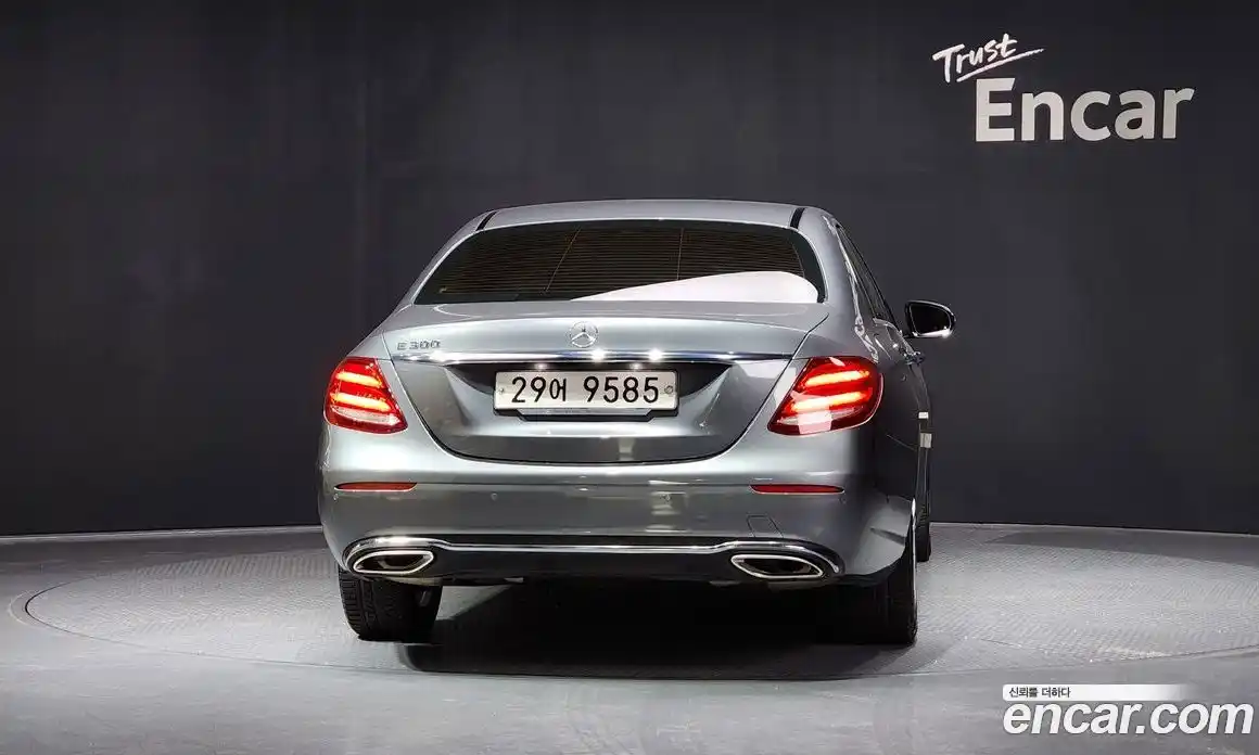 Mercedes-Benz E-Class 2017 2.0 Автомат в Москве № 194863, фото 14