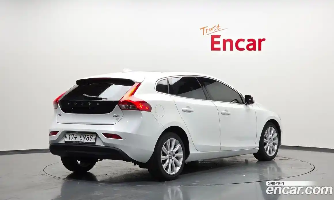 Volvo V40 2015 1.6 Автомат в Москве № 197028, фото 4