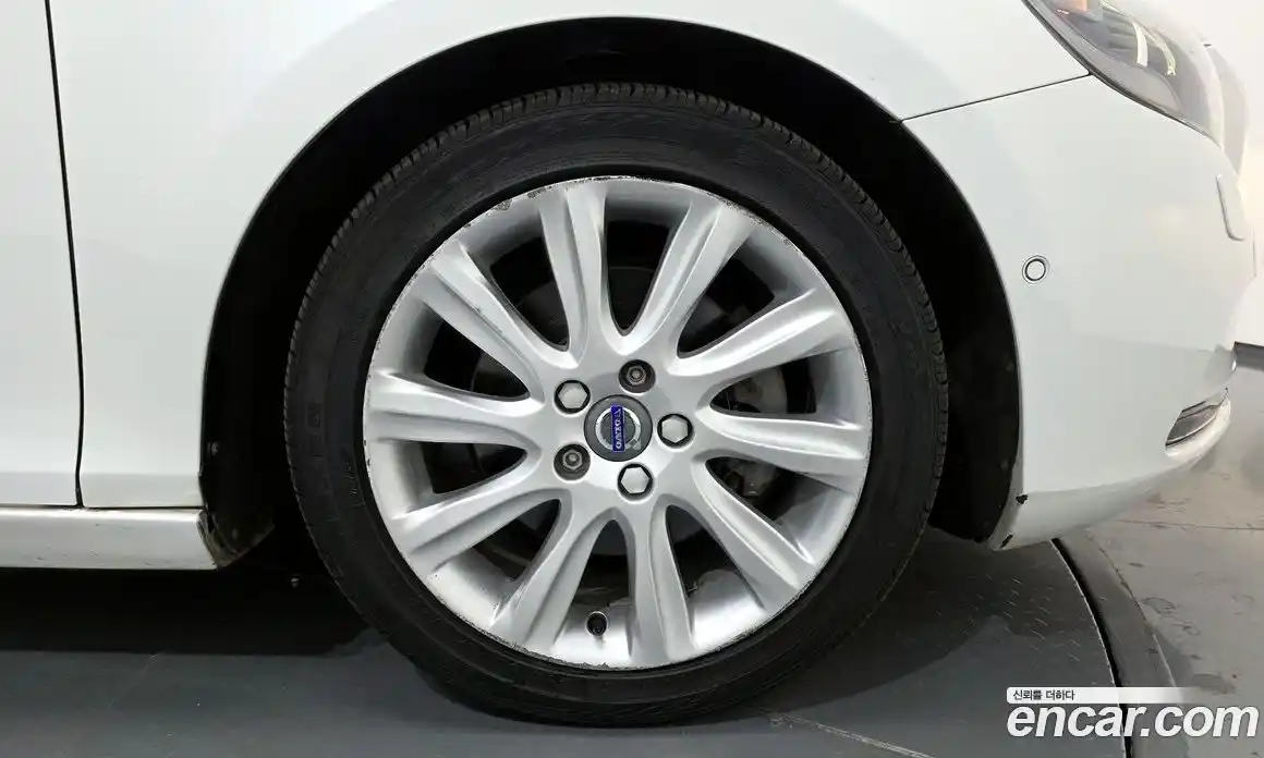 Volvo V40 2015 1.6 Автомат в Москве № 197028, фото 8