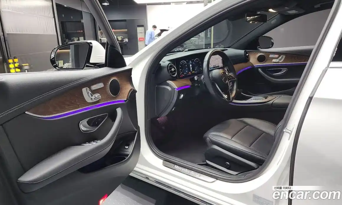 Mercedes-Benz E-Class 2023 2.0 Автомат в Москве № 204138, фото 3