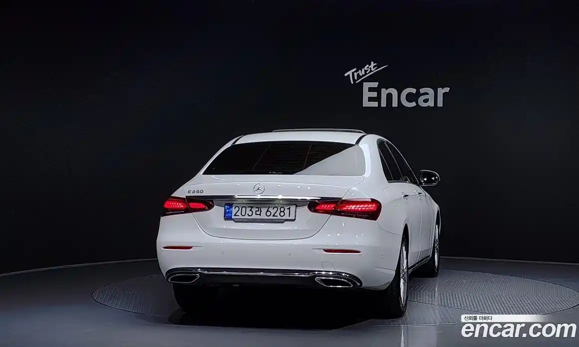 Mercedes-Benz E-Class 2023 2.0 Автомат в Москве № 204138, фото 9