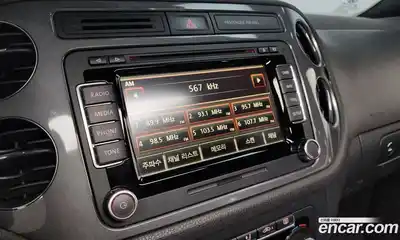 Volkswagen Tiguan 2015 2.0 Автомат в Москве № 204427, миниатюра 11