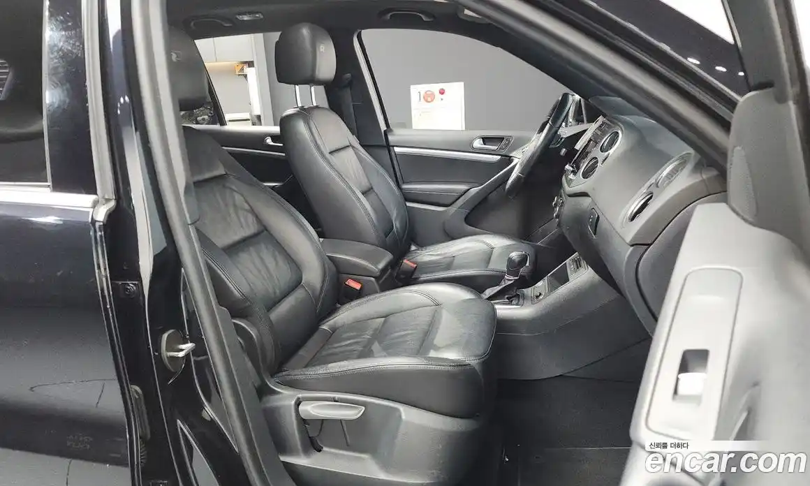 Volkswagen Tiguan 2015 2.0 Автомат в Москве № 204427, фото 9