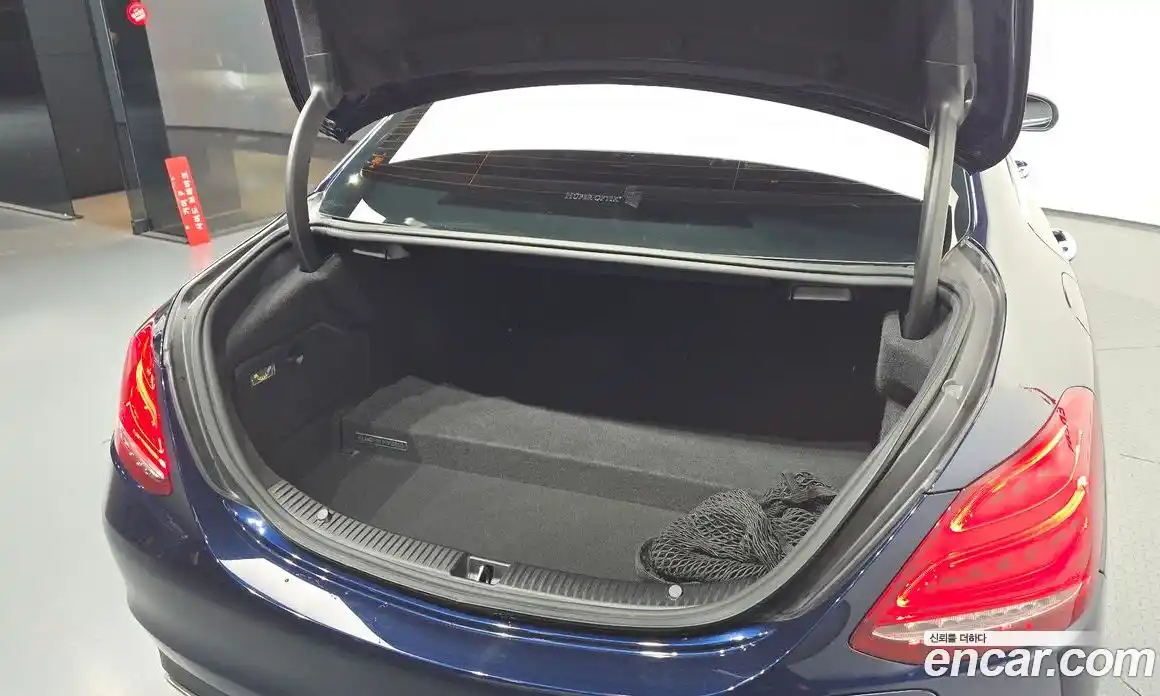 Mercedes-Benz C-Class 2018 2.0 Автомат в Москве № 206864, фото 19