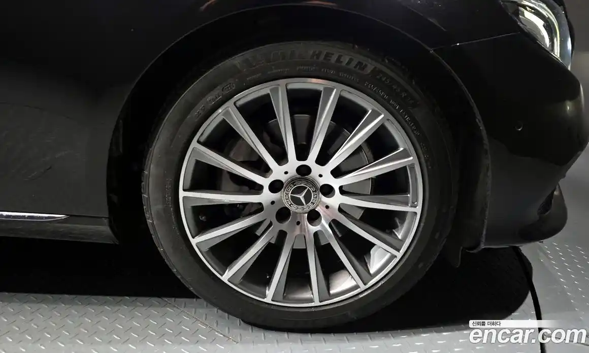 Mercedes-Benz E-Class 2018 2.0 Автомат в Москве № 212151, фото 11