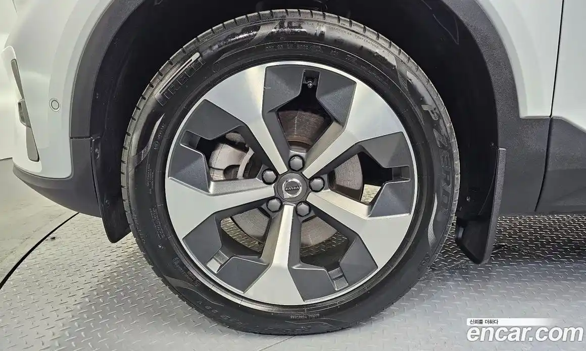 Volvo XC40 2023 2.0 Автомат в Москве № 212837, фото 12