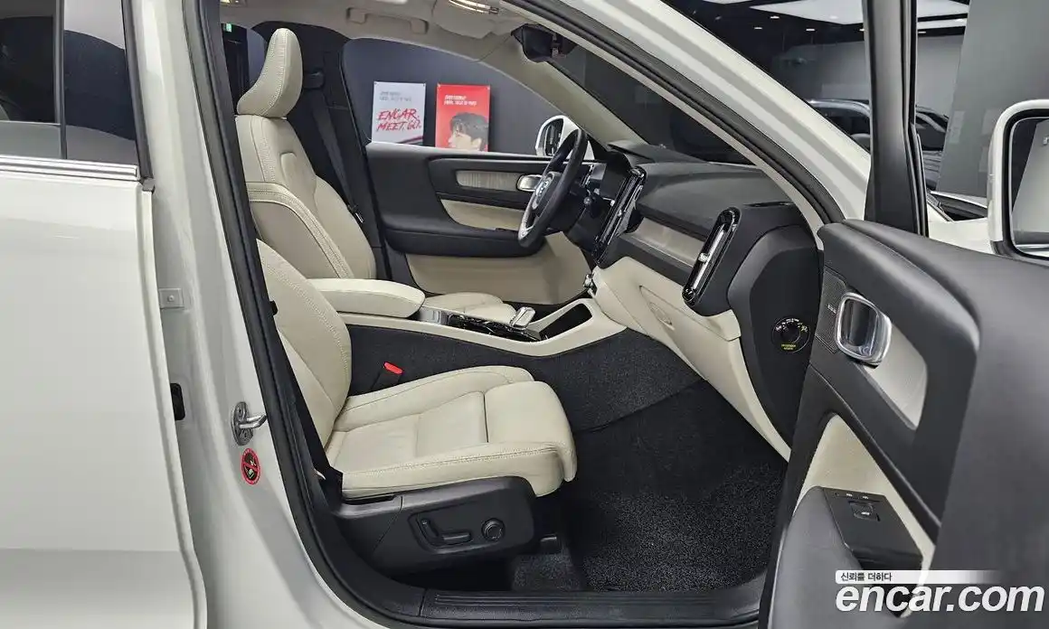 Volvo XC40 2023 2.0 Автомат в Москве № 212837, фото 13