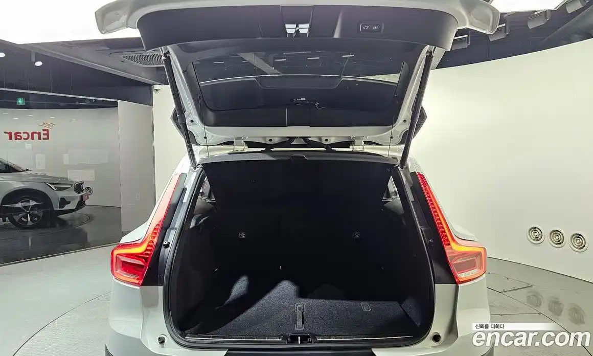 Volvo XC40 2023 2.0 Автомат в Москве № 212837, фото 20