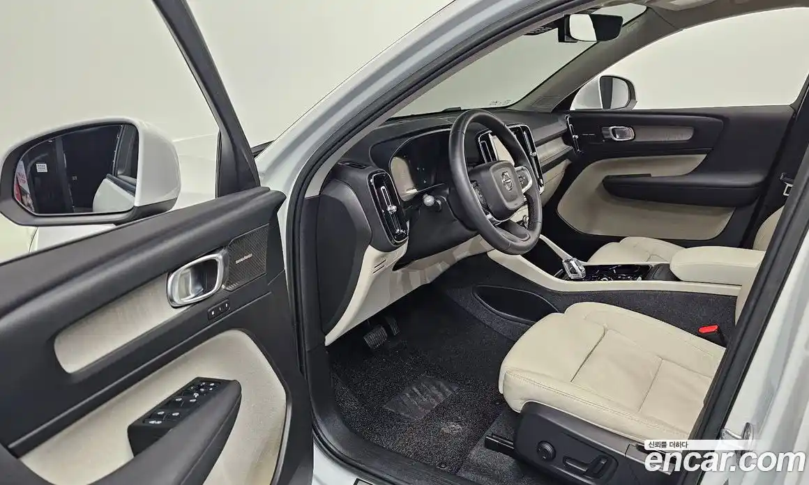 Volvo XC40 2023 2.0 Автомат в Москве № 212837, фото 9