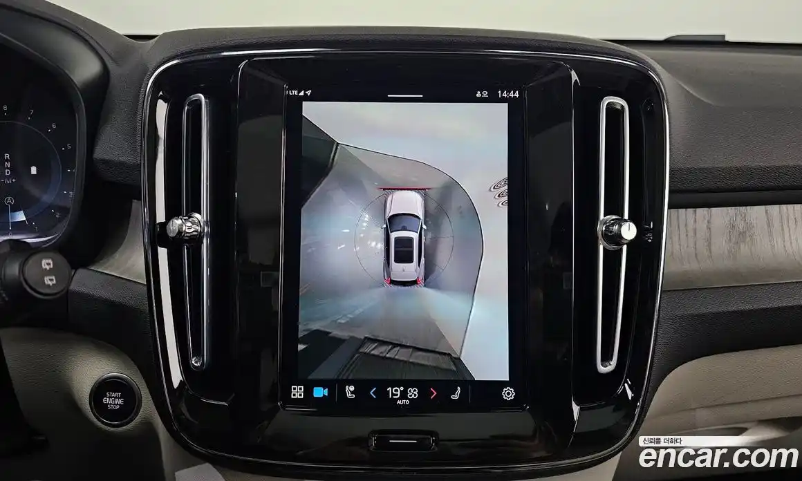 Volvo XC40 2023 2.0 Автомат в Москве № 212837, фото 10