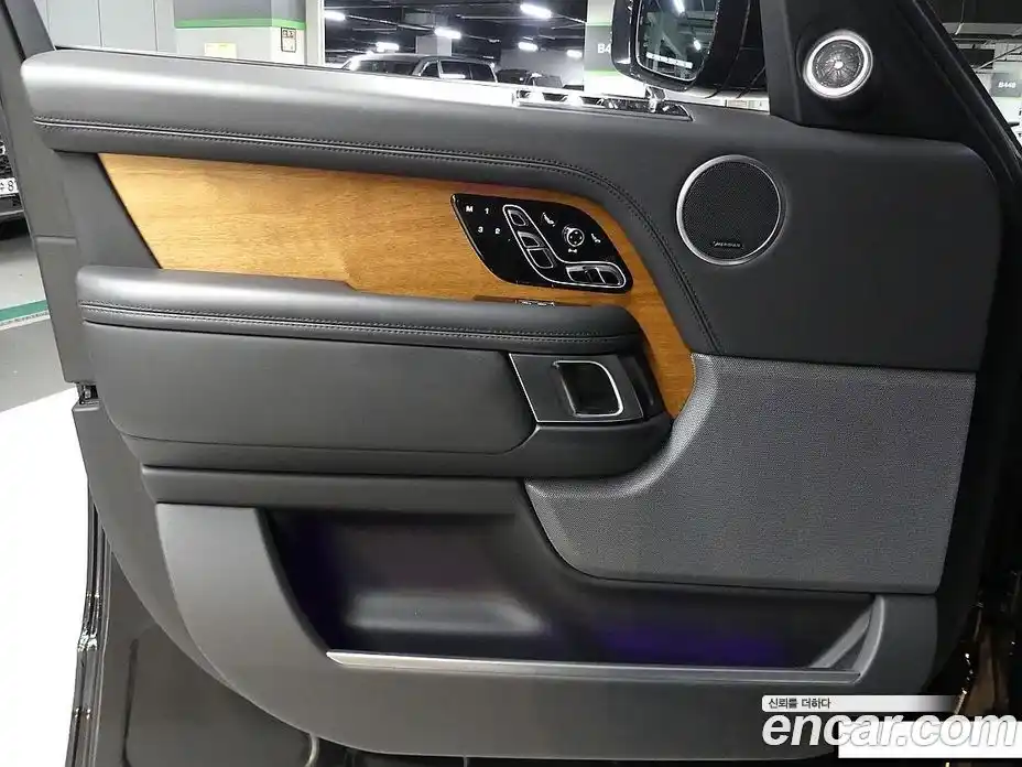 Land Rover Range-Rover 2020 5.0 Автомат в Москве № 213337, фото 17