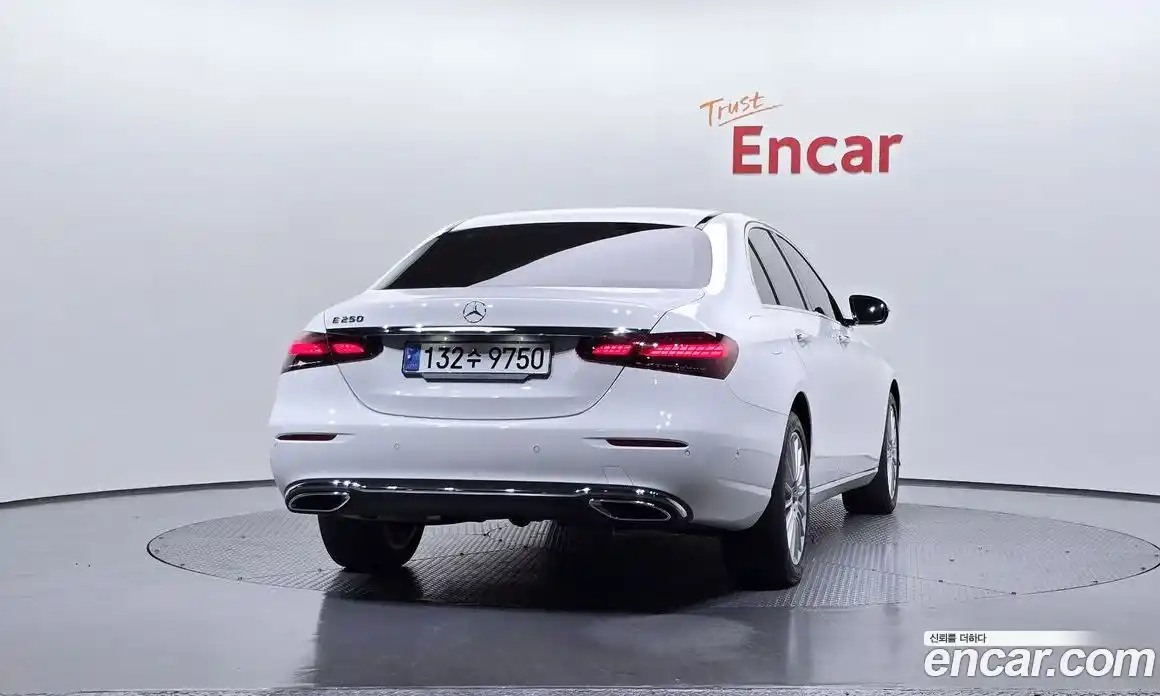 Mercedes-Benz E-Class 2023 2.0 Автомат в Москве № 219635, фото 2