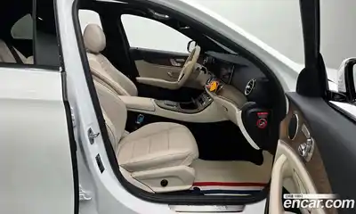 Mercedes-Benz E-Class 2023 2.0 Автомат в Москве № 219635, миниатюра 5