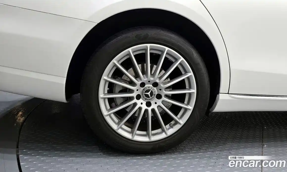 Mercedes-Benz E-Class 2023 2.0 Автомат в Москве № 219635, фото 10