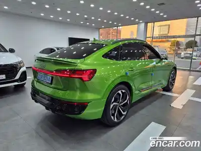 Audi Q8 e-tron 2024 0.3 Автомат в Москве № 230287, миниатюра 2