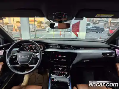 Audi Q8 e-tron 2024 0.3 Автомат в Москве № 230287, миниатюра 7