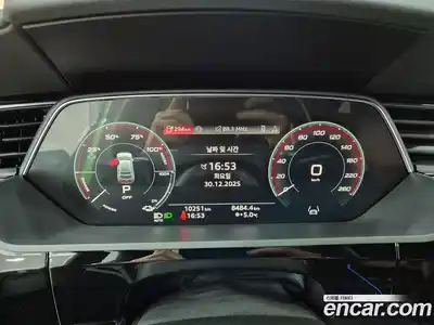 Audi Q8 e-tron 2024 0.3 Автомат в Москве № 230287, миниатюра 8