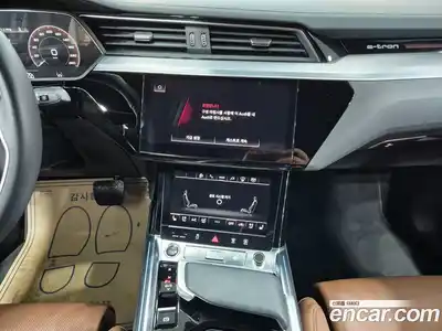 Audi Q8 e-tron 2024 0.3 Автомат в Москве № 230287, миниатюра 10