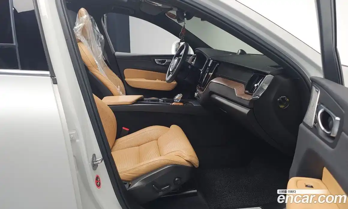 Volvo XC60 2024 2.0 Автомат в Москве № 230393, фото 9