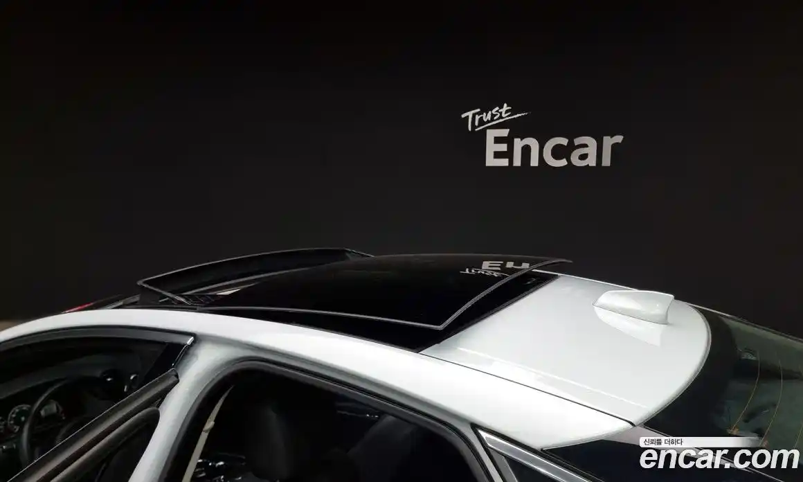 Jaguar XJ 2017 2.0 Автомат в Москве № 240012, фото 1