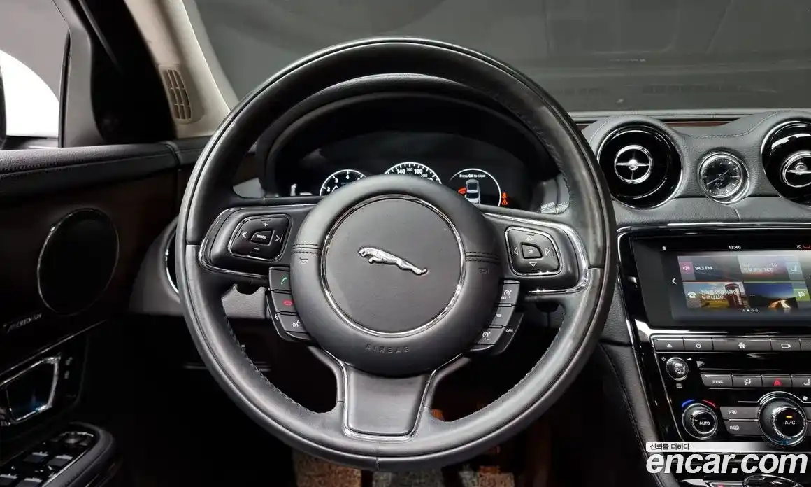 Jaguar XJ 2017 2.0 Автомат в Москве № 240012, фото 11