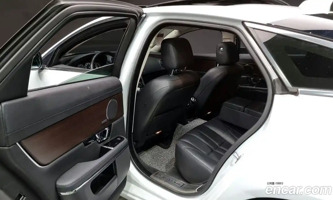 Jaguar XJ 2017 2.0 Автомат в Москве № 240012, фото 18