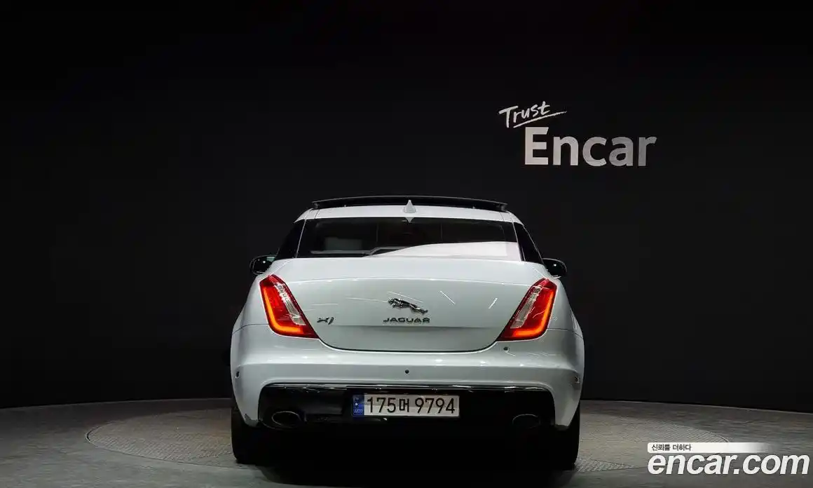 Jaguar XJ 2017 2.0 Автомат в Москве № 240012, фото 19