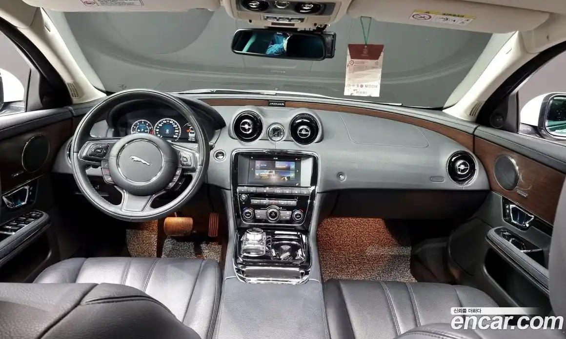 Jaguar XJ 2017 2.0 Автомат в Москве № 240012, фото 20