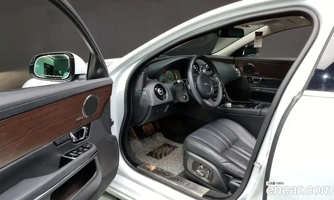 Jaguar XJ 2017 2.0 Автомат в Москве № 240012, фото 6